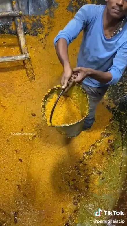 Pakai Wajan Bekas Pasir, 10 Potret Pembuatan Makanan Porsi Jumbo di India Ini Bikin Mual