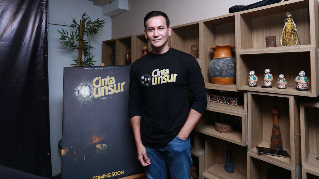 Menolak Tua! Potret Aktor Tampan Berparas Awet Muda di Usia 50 Tahun
