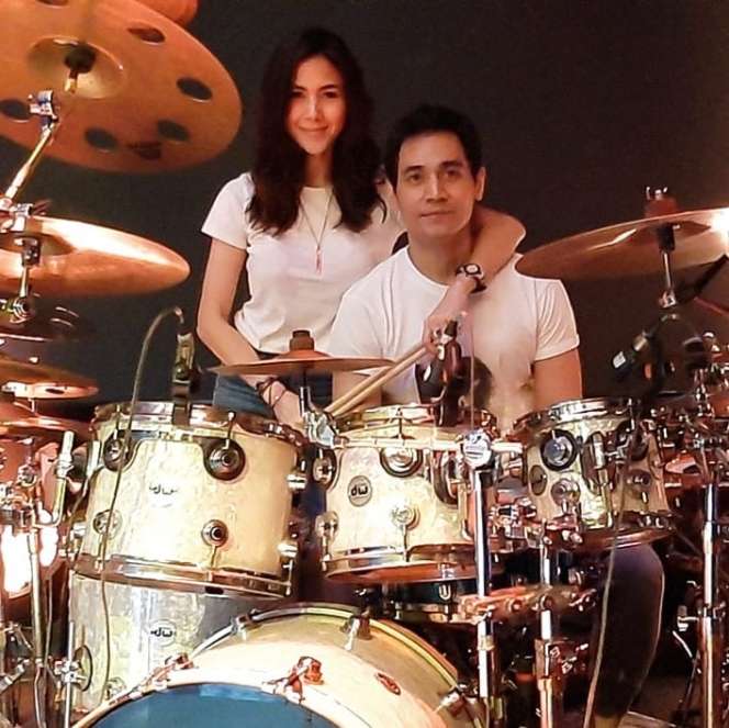 Potret Dee Adnan Kekasih Tyo Nugros, Rupanya Bukan Orang Sembarangan