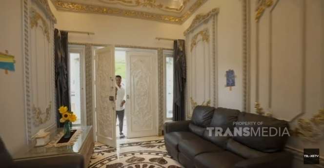 Penampakan Rumah Berlapis Emas Bos Maswindo, Mantan Artis yang Viral karena Diduga Menipu
