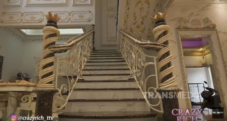 Penampakan Rumah Berlapis Emas Bos Maswindo, Mantan Artis yang Viral karena Diduga Menipu