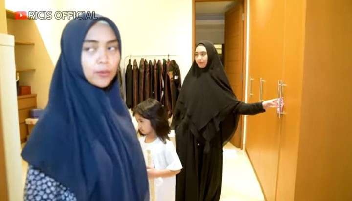 10 Adu Mewah Rumah Bunga Zainal VS Ria Ricis, Bak Bumi & Langit, Sang Youtuber Kalah Tajir?