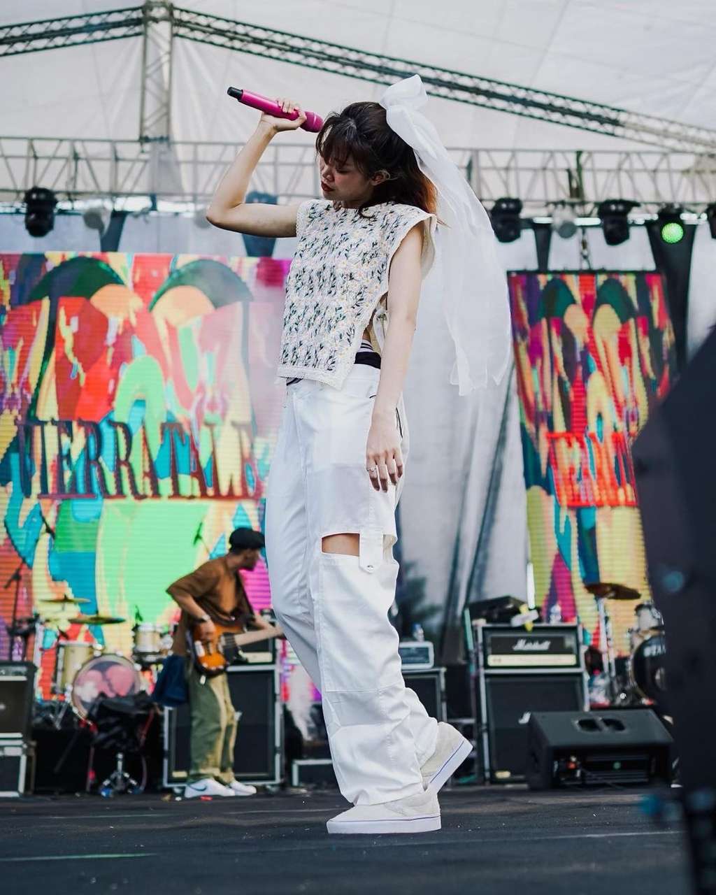 Anti Mainstream Outfit Widy Vierratale saat Manggung, Kerap Tampil Berani