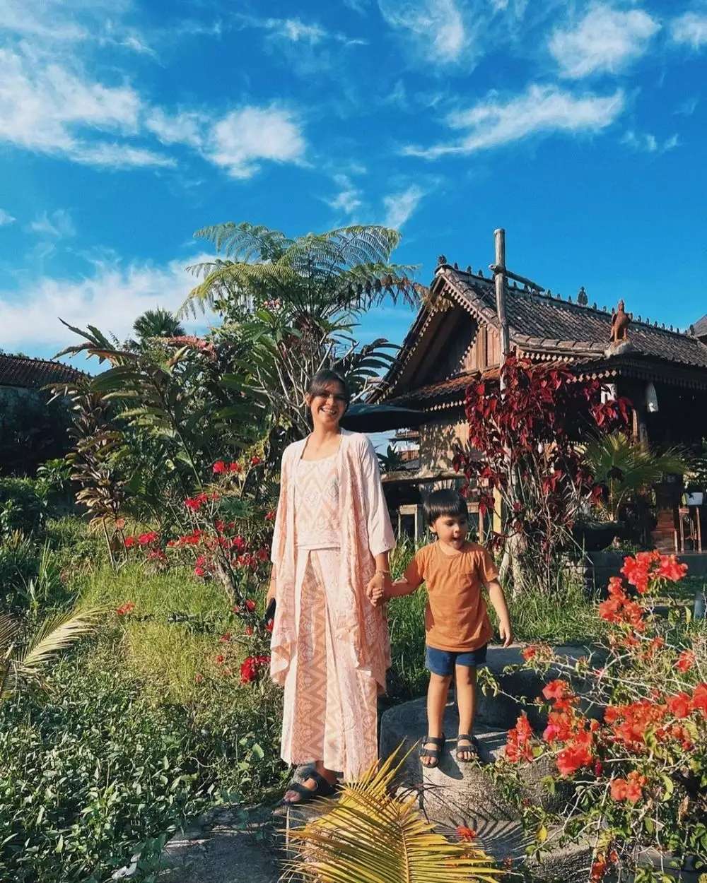 Ingat Model Cantik di Video Klip Lelaki Pencemburu Dewa 19? Kini Jadi Artis Ternama & Hot Mom, Lihat Potretnya