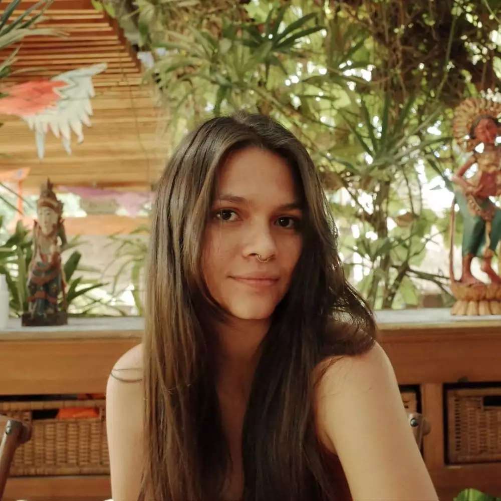 Ingat Model Cantik di Video Klip Lelaki Pencemburu Dewa 19? Kini Jadi Artis Ternama & Hot Mom, Lihat Potretnya