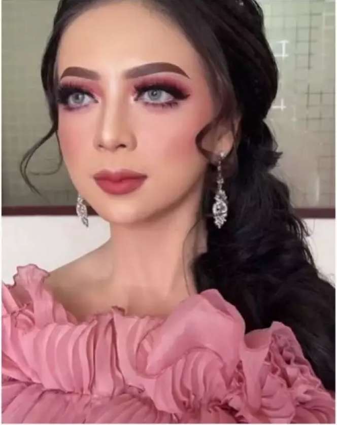 Wanita Dengan Bekas Jerawat Dimakeup MUA Ala Barbie, Hasilnya Bikin Lupa Wajah Aslinya