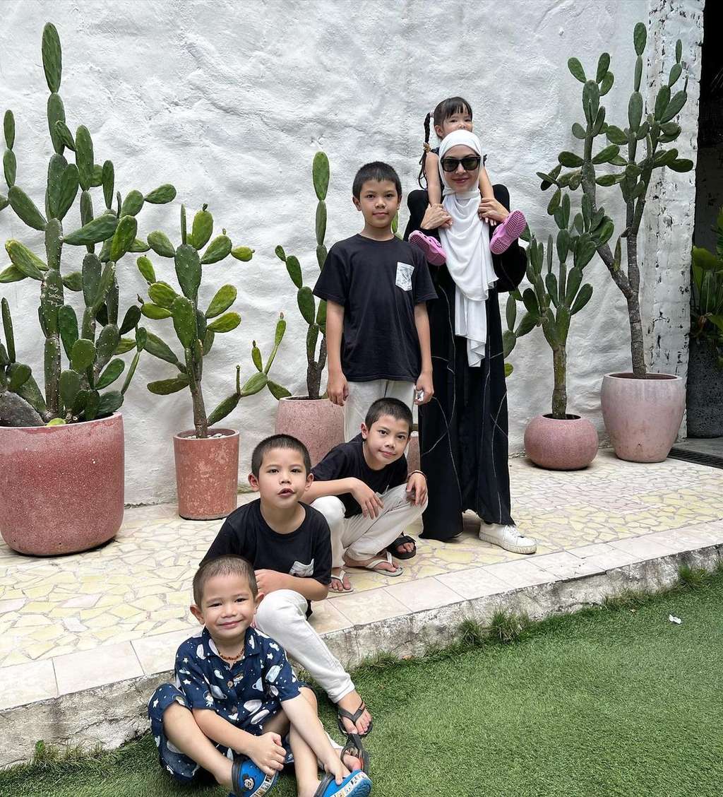 Punya Banyak Anak, Seleb Cantik Ini Justru Keliatan Masih ABG!