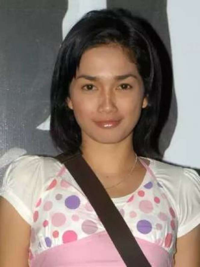Potret Lawas Ussy Sulistiawaty: Gak Ribet Sama Makeup, Polos Apa Adanya
