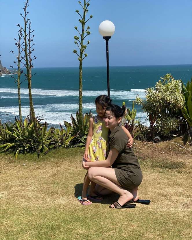 Potret Iris Wullur Seleb TikTok Cantik yang Viral, Banyak Anak tapi Tak 'Menua'