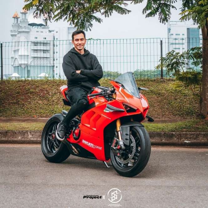 Masih Ingat Pria Culun di Video Klip `Bertahan Di Sana` Sheila On 7? Kini Transformasinya Bikin Takjub, Dijuluki Hot Daddy!