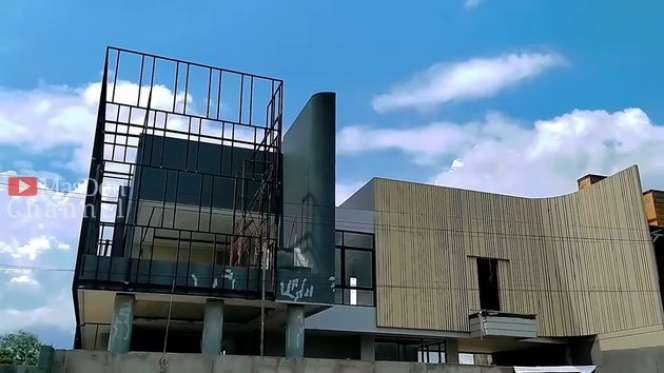 10 Potret Rumah Baru Denny Caknan di Ngawi, Besar dan Megah, Bak Bumi Langit dengan Sekitarnya!