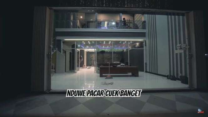 10 Potret Rumah Baru Denny Caknan di Ngawi, Besar dan Megah, Bak Bumi Langit dengan Sekitarnya!