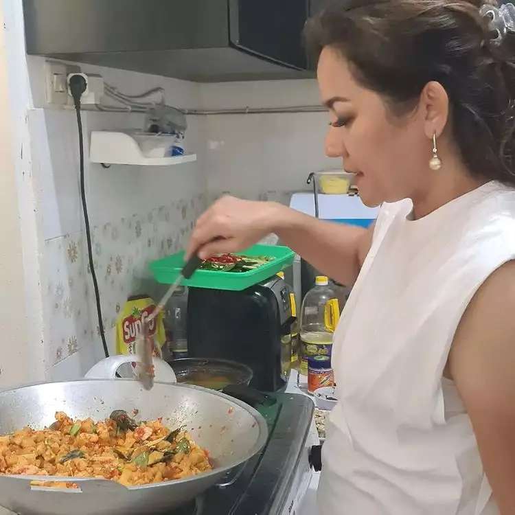 Ingat Selly, Pacar Dono di Film `Salah Masuk` Warkop DKI? Dulu Primadona, Begini Potretnya Sekarang