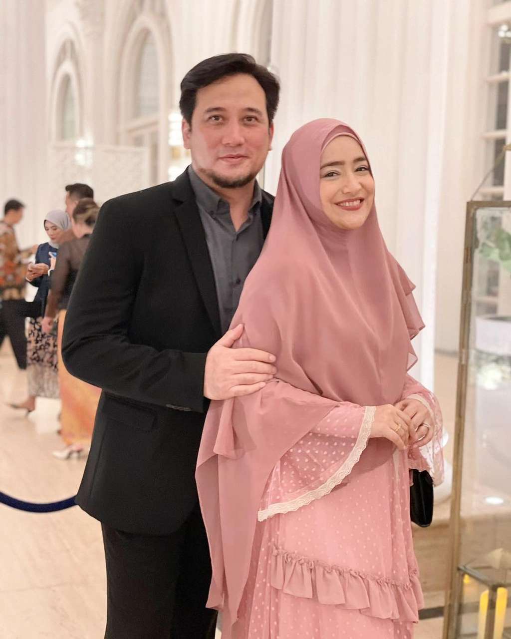 Masih Ingat Pasangan Suami Istri yang Jadi Model Video Klip Dewa 19? Begini Kabarnya Sekarang, Penampilannya Berubah Total!