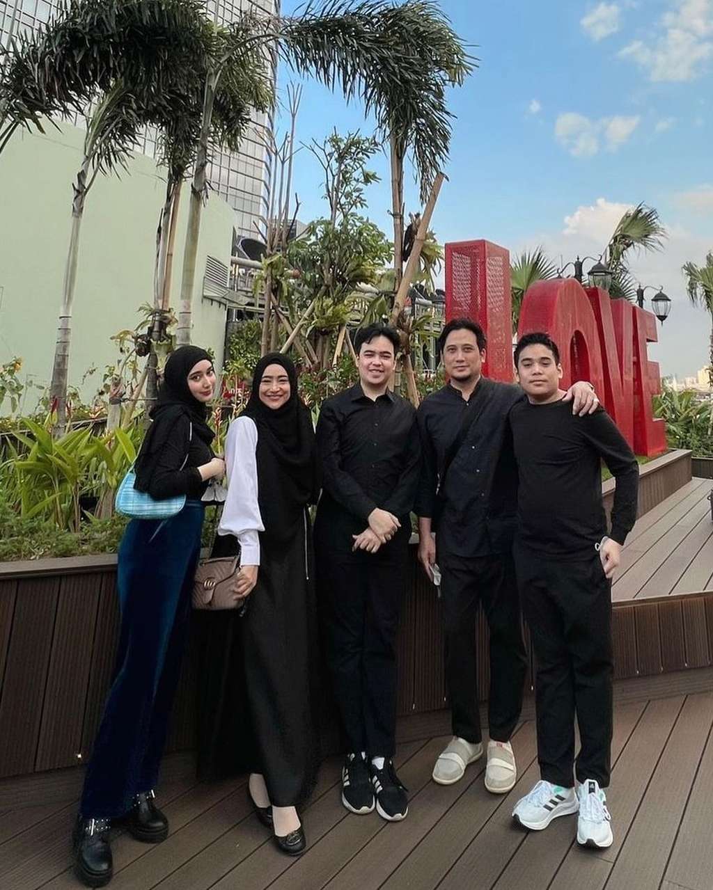 Masih Ingat Pasangan Suami Istri yang Jadi Model Video Klip Dewa 19? Begini Kabarnya Sekarang, Penampilannya Berubah Total!