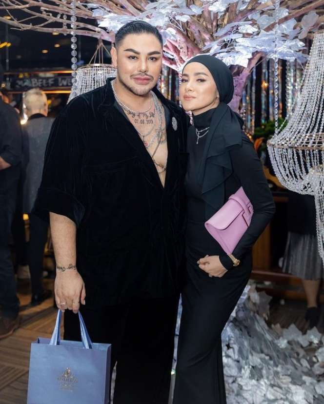 Sederet Gaya Hijab Olla Ramlan yang Jadi Kontroversi, Perlihatkan Area Leher Hingga Tuai Hujatan!