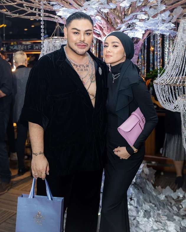 Sederet Gaya Hijab Olla Ramlan yang Jadi Kontroversi, Perlihatkan Area Leher Hingga Tuai Hujatan!
