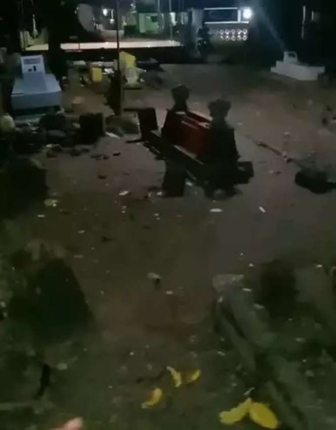 Viral Rumah Gadis di Tengah Makam, Pemandangannya Batu Nisan, Malam Hari Ngeri Banget!