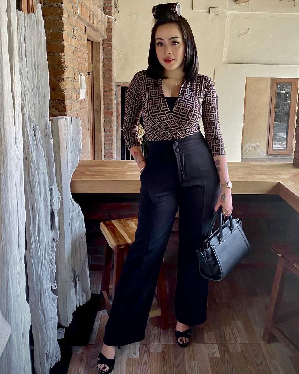 Masih Ingat Biduan Xena Xenita? Dulu Viral Digrebek Tidur dengan Suami Orang, Begini Nasibnya Sekarang!