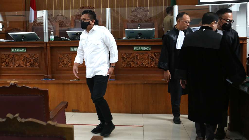 FOTO: Ekspresi Ferdy Sambo Usai Divonis Hukuman Mati 