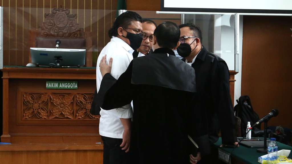 FOTO: Ekspresi Ferdy Sambo Usai Divonis Hukuman Mati 