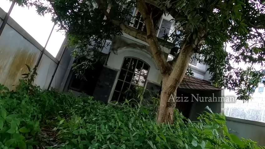 Potret Rumah Mewah Terbengkalai 5 Tahun, Jadi Saksi Bisu Kasus Pembunuhan, Ada Sesajen di Ruangan Korban!