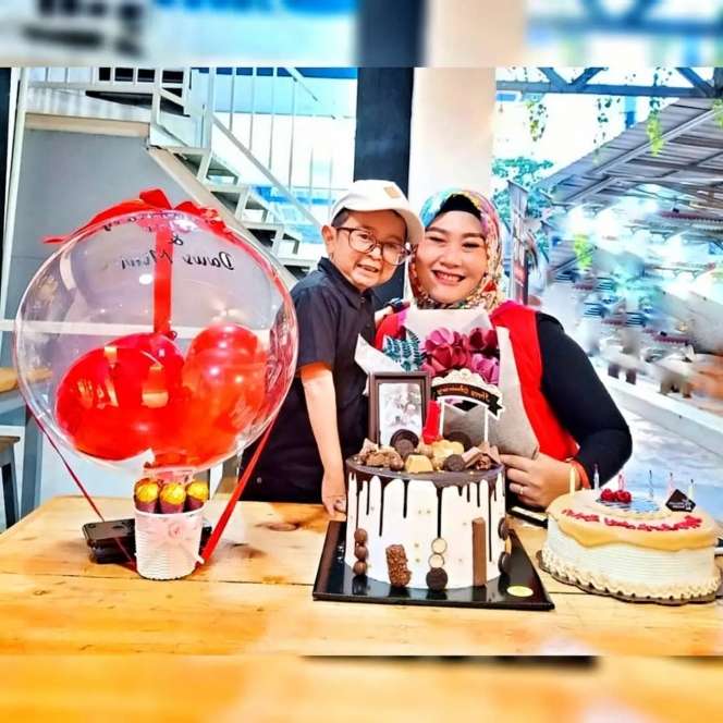 7 Potret Cantiknya Shelvie Hana, Istri Daus Mini yang Gugat Cerai Usai Diselingkuhi