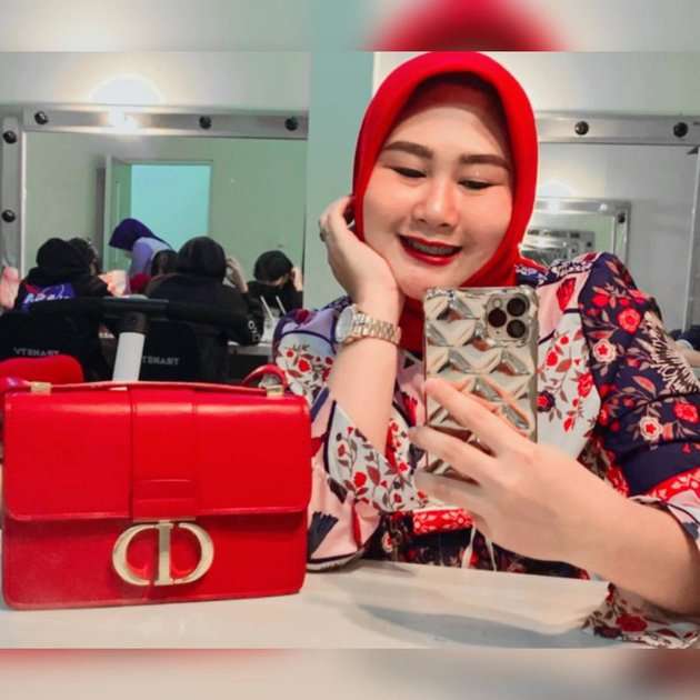 7 Potret Cantiknya Shelvie Hana, Istri Daus Mini yang Gugat Cerai Usai Diselingkuhi