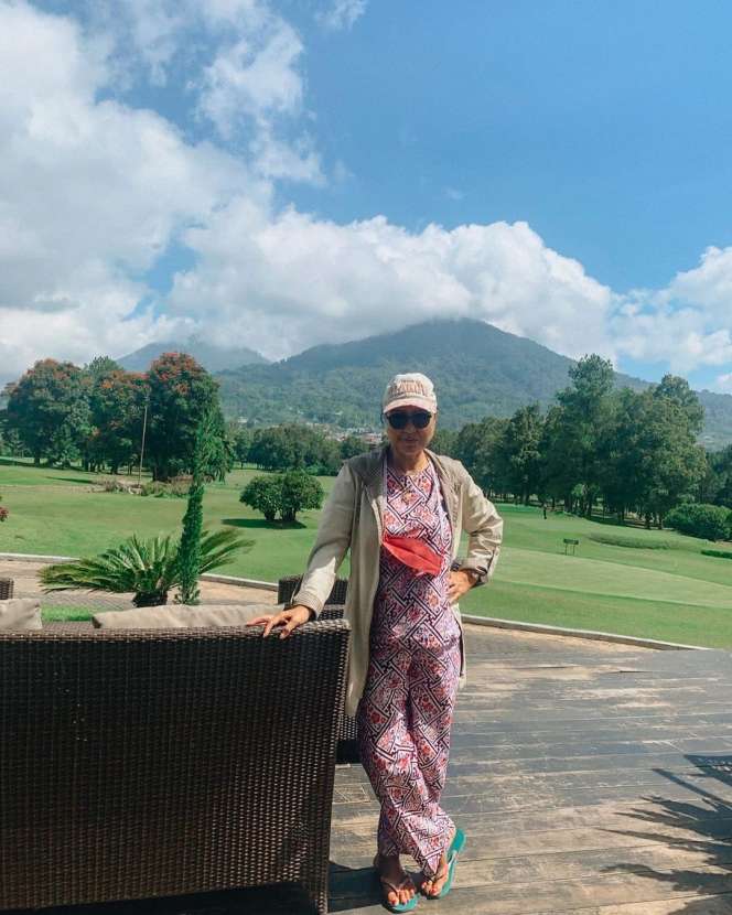 Masih Ingat Wanita Baju Merah yang Dikejar Dono dan Kasino di Film Warkop DKI? Kini Penampilannya Bikin Pangling, Kariernya Kian Mentereng!