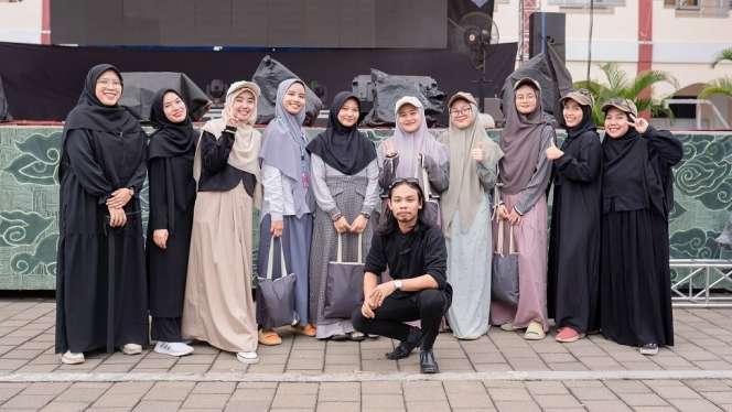 Potret Dara Arafah Dukung Anak Muda Berekspresi Lewat Hijab