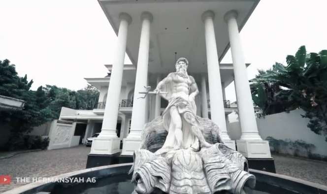 Mirip Disneyland, Potret Rumah Monica Soraya yang Adopsi 13 Anak