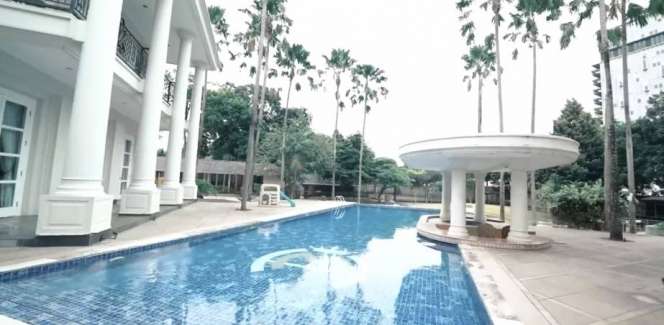 Mirip Disneyland, Potret Rumah Monica Soraya yang Adopsi 13 Anak