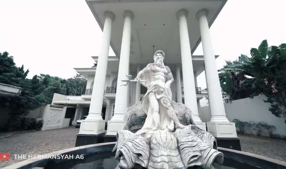 Mirip Disneyland, Potret Rumah Monica Soraya yang Adopsi 13 Anak