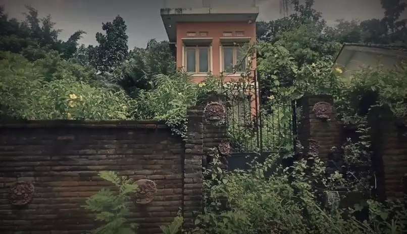 8 Penampakan Vila Mewah Terbengkalai di Atas Bukit, Pemandangan Super Indah Tapi Seram!