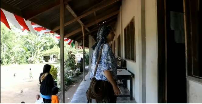 Potret Pasangan Viral, Melissa Asal Prancis dan Indra yang Kini Bantu Renovasi Sekolah di Kampung Suami!
