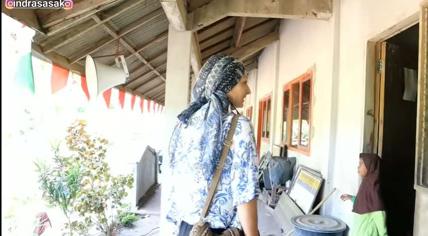 Potret Pasangan Viral, Melissa Asal Prancis dan Indra yang Kini Bantu Renovasi Sekolah di Kampung Suami!