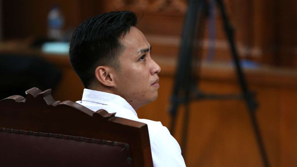 Foto-Foto Richard Elizer Menangis Dengar Vonis Penjara 1,5 Tahun