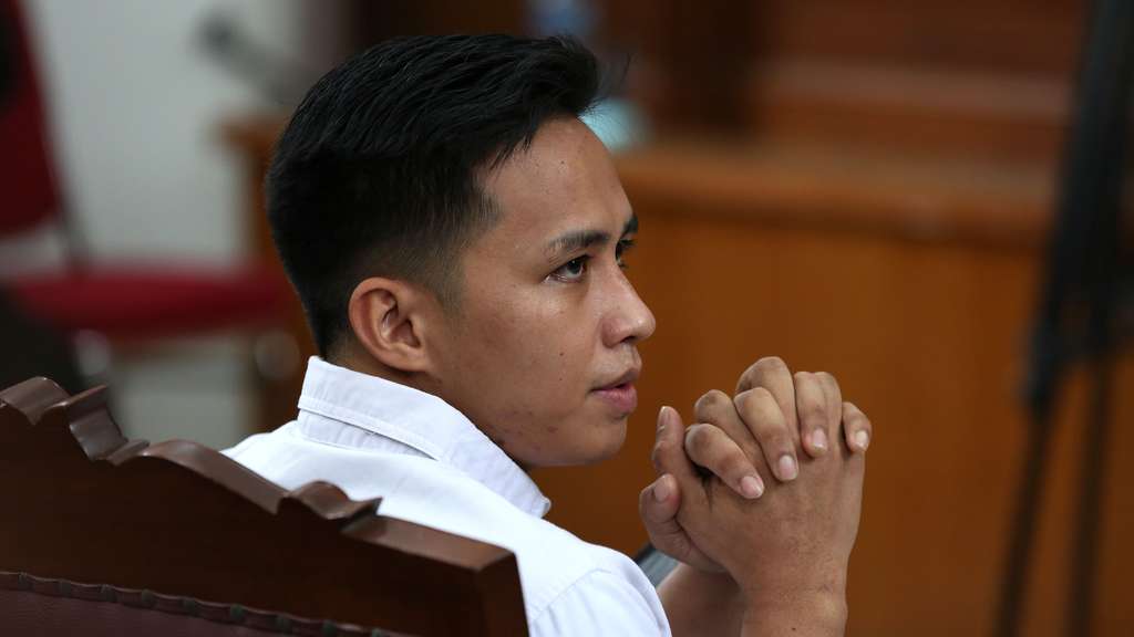 Foto-Foto Richard Elizer Menangis Dengar Vonis Penjara 1,5 Tahun