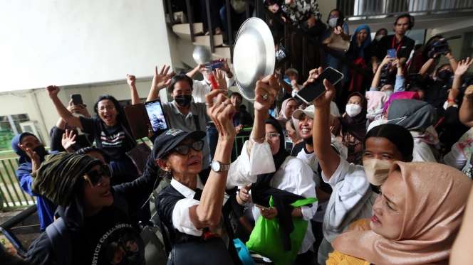 Kegembiraan Simpatisan Richard Eliezer Usai Hakim Vonis 1 Tahun 6 Bulan Penjara