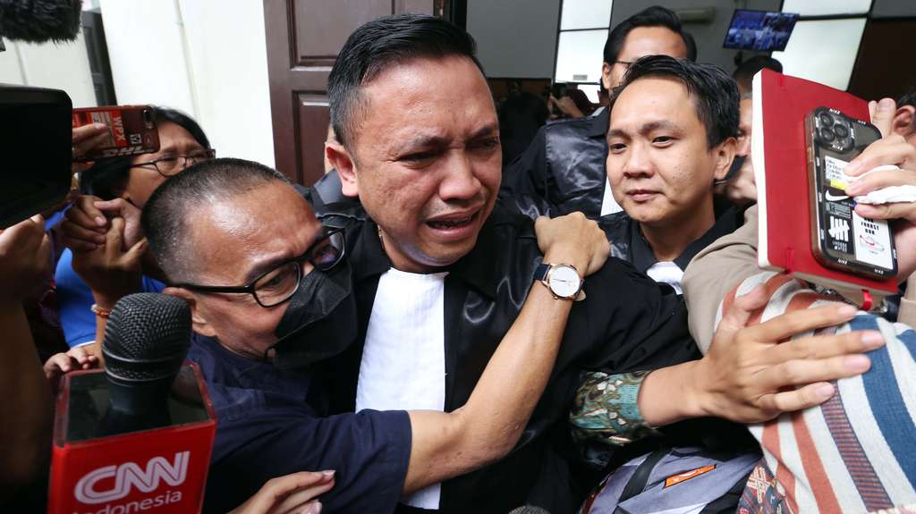 Kegembiraan Simpatisan Richard Eliezer Usai Hakim Vonis 1 Tahun 6 Bulan Penjara