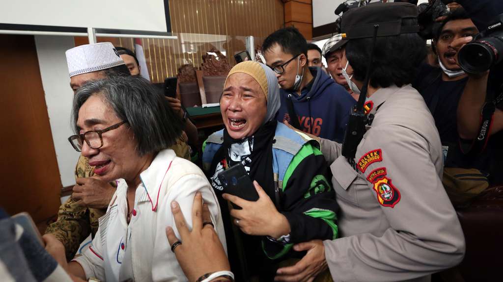 Kegembiraan Simpatisan Richard Eliezer Usai Hakim Vonis 1 Tahun 6 Bulan Penjara