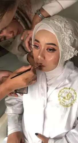 Pengantin dengan Bekas Jerawat Semuka Dirias MUA Ala Barbie, Lihat Hasilnya Bikin Syok!