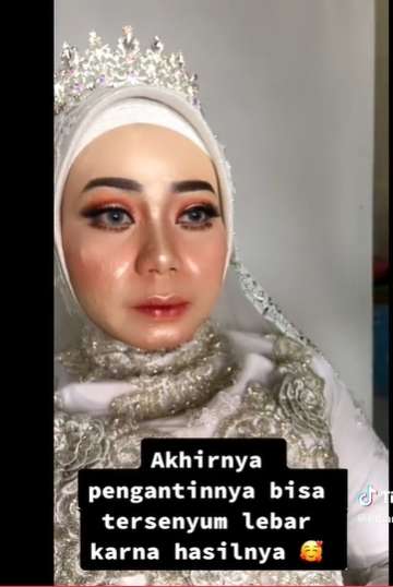 Pengantin dengan Bekas Jerawat Semuka Dirias MUA Ala Barbie, Lihat Hasilnya Bikin Syok!