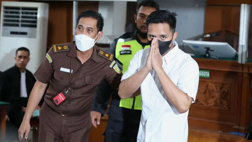 Potret Lawas Richard Eliezer, Dulu Hobi Panjat Tebing Hingga Gagah Pakai Seragam Brimob, Kini Divonis 1 Tahun 6 Bulan!