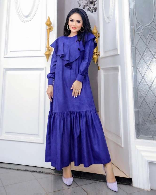 Sederet Seleb Cantik yang Berpose di Depan Pintu Rumah, Hasilnya Bikin Kagum!