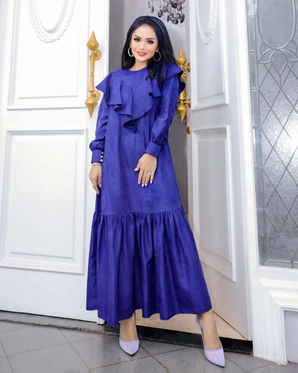 Sederet Seleb Cantik yang Berpose di Depan Pintu Rumah, Hasilnya Bikin Kagum!