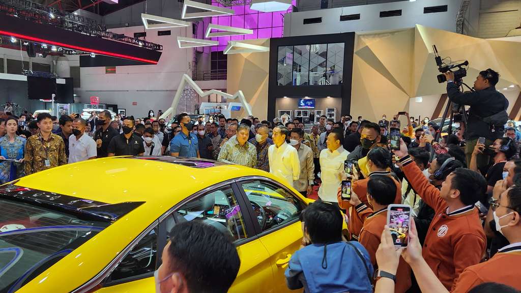 Intip Kecanggihan Mobil Listrik MG4 EV, Warnanya Ngejreng!