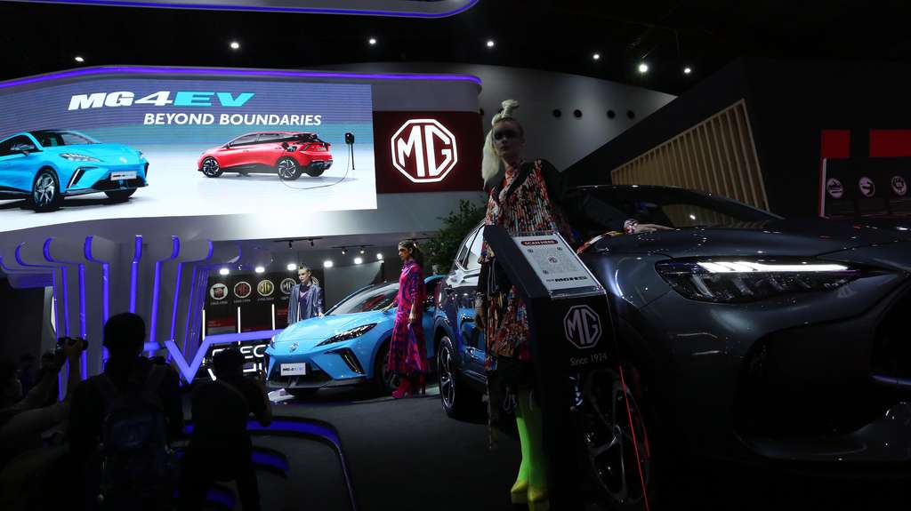 Intip Kecanggihan Mobil Listrik MG4 EV, Warnanya Ngejreng!