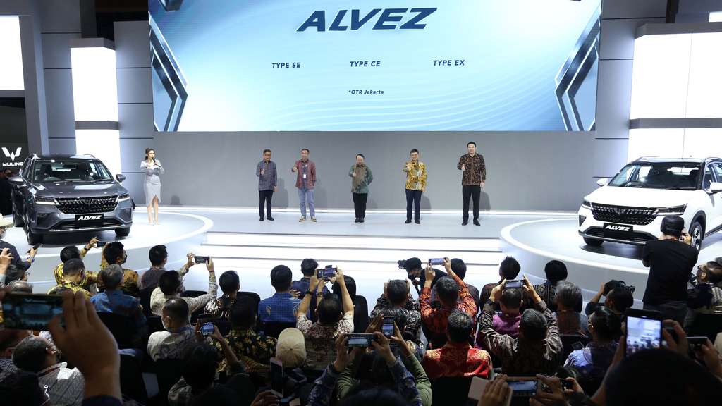 Potret Wuling Alvez Tebar Pesona, Si Penantang HR-V dan Creta