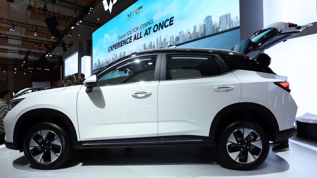 Potret Wuling Alvez Tebar Pesona, Si Penantang HR-V dan Creta